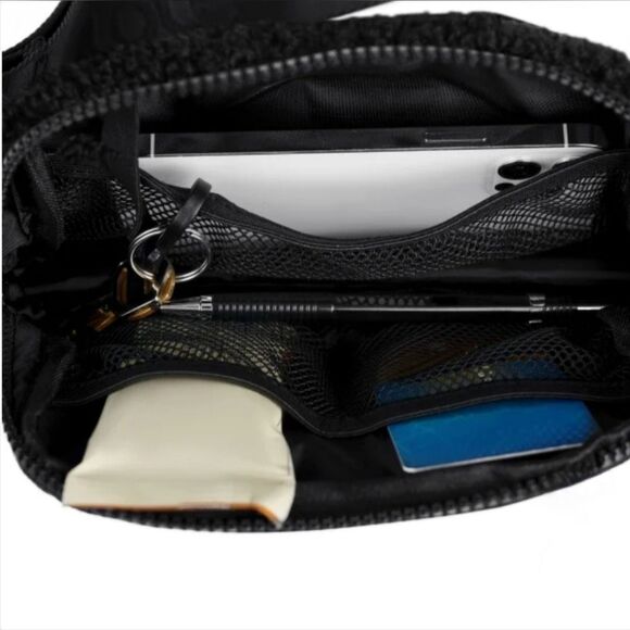 Lole Unisex Sherpa Belt Bag Crossbody 1L Black 2-Way Zip w/ Key Clip + Pockets - Picture 3 of 8